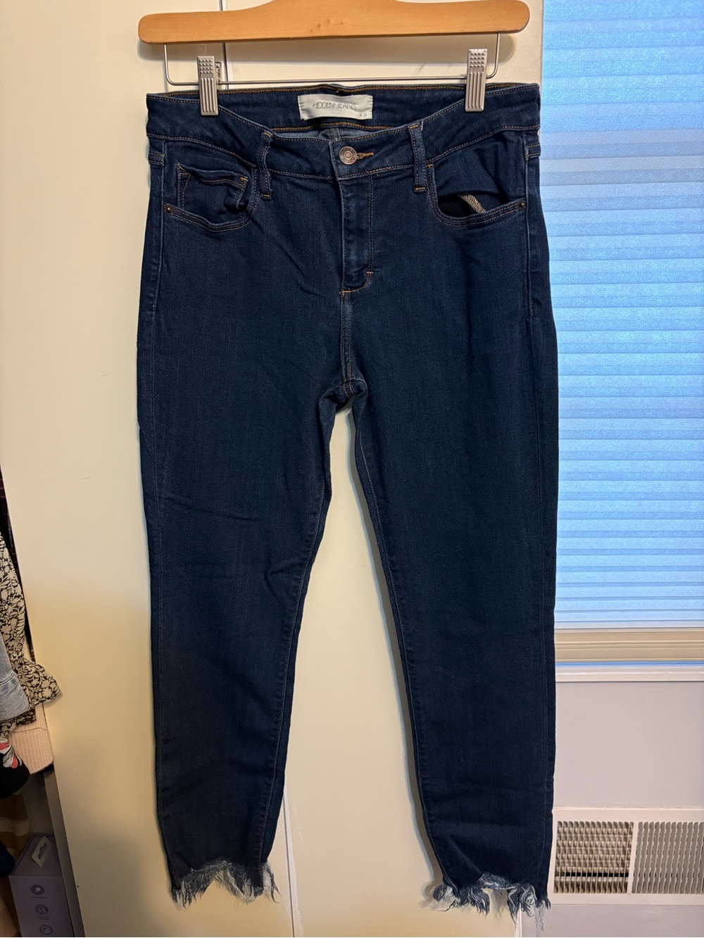 High-Rise Ankle Jeans in Dark Blue with Raw Hem size 28